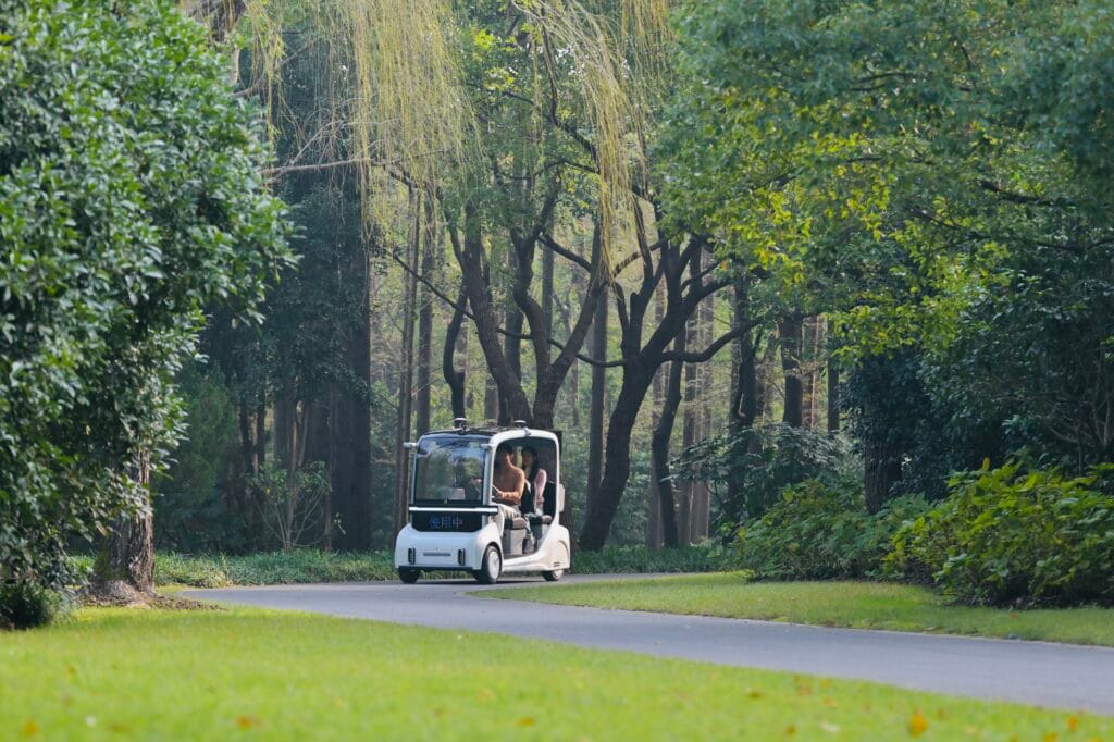 绿野行踪智驾游览车GT-C4应用场景中大型公园