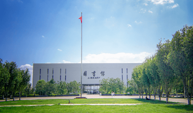 绿野行踪智驾接驳车GT-S4应用场景中大型校园